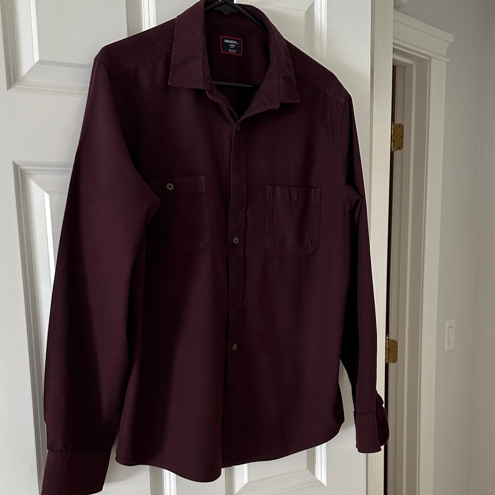 UNTUCKit Men's Casual Button Down Shirt - burgundy color size large - slim fit